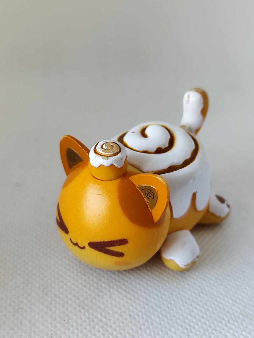 3/$25💙Aphmau MeeMeows Cinnamon Roll Cat Mini Vinyl Figure